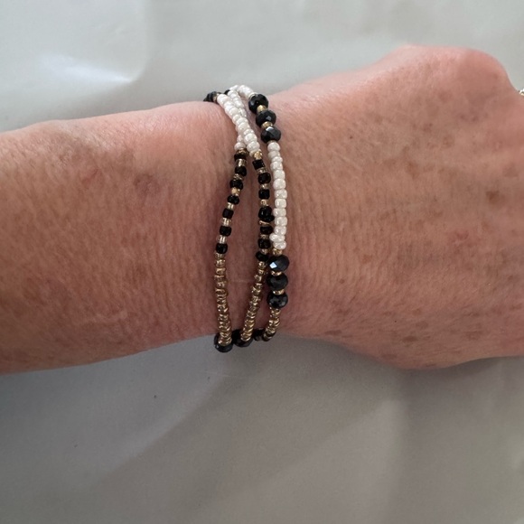 Jewelry - Black, White and Gold Beaded Bracelet